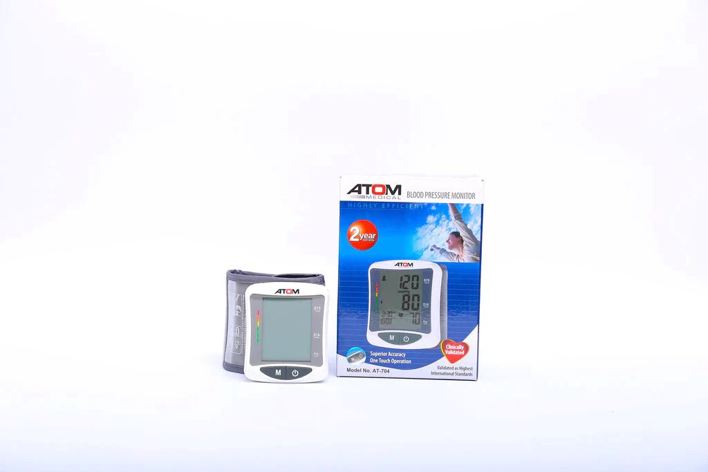 Life Care Wrist blood pressure monitor portable bp operator for traveling atom omron bp operator